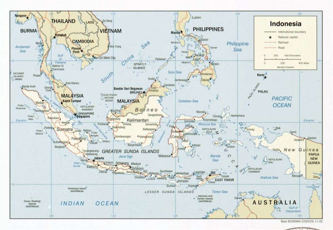 Grande detallado mapa político de Indonesia con carreteras, ferrocarriles y principales ciudades - 2002