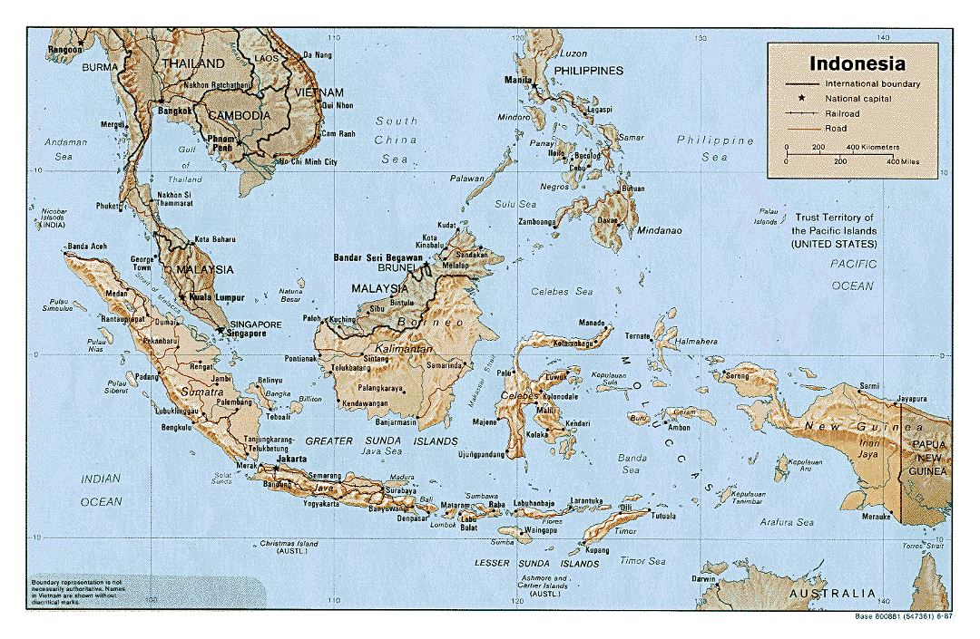 Grande mapa político de Indonesia con relieve, carreteras y principales ciudades - 1987