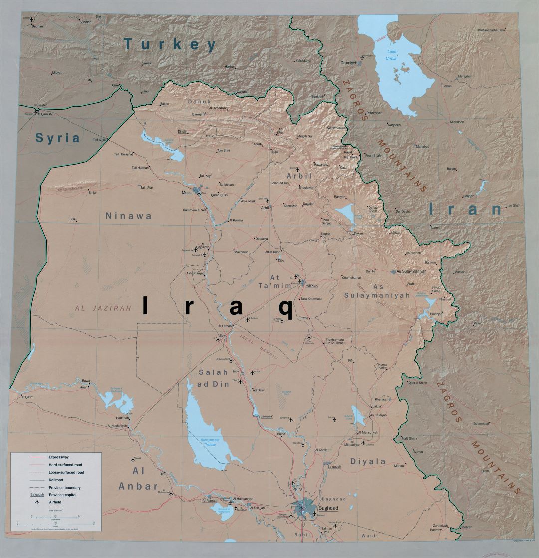 A gran escala detallado mapa político y administrativo del norte de Iraq con relieve, carreteras, ferrocarriles, ciudades y aeropuertos - 2001