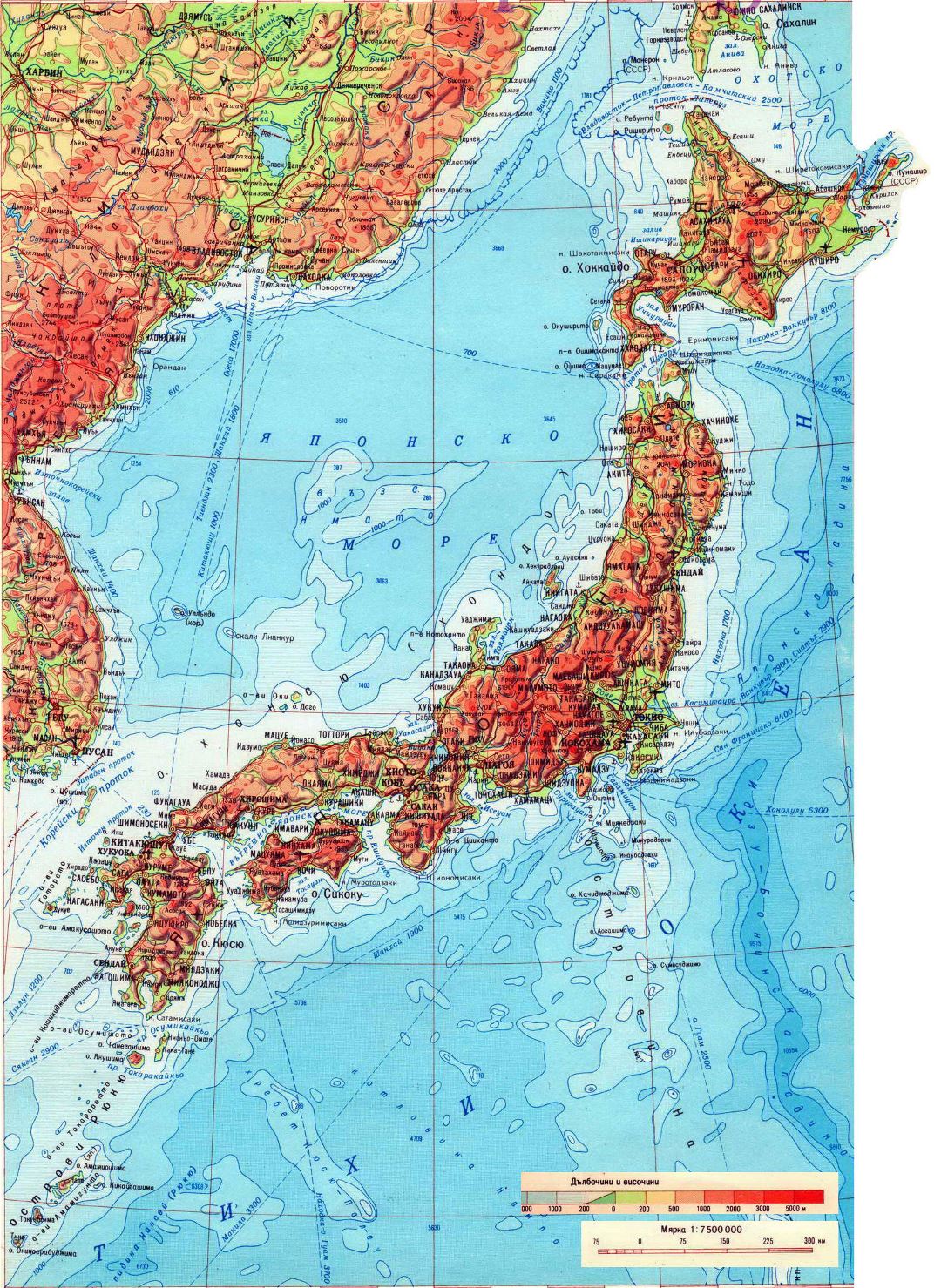 Grande detallado mapa físico de Japón en ruso