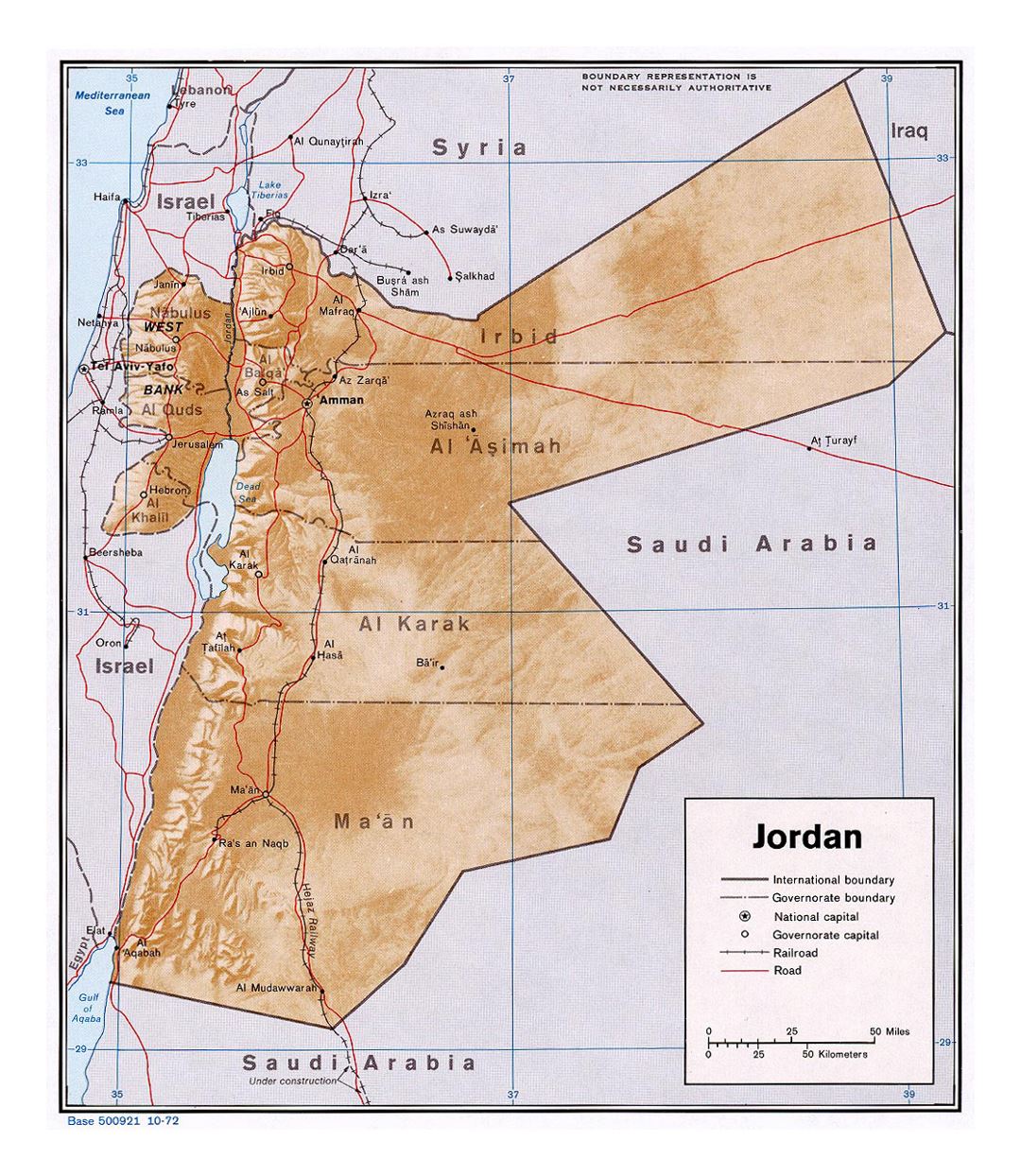 Detallado mapa político y administrativo de Jordania con relieve, carreteras, ferrocarriles y ciudades - 1972