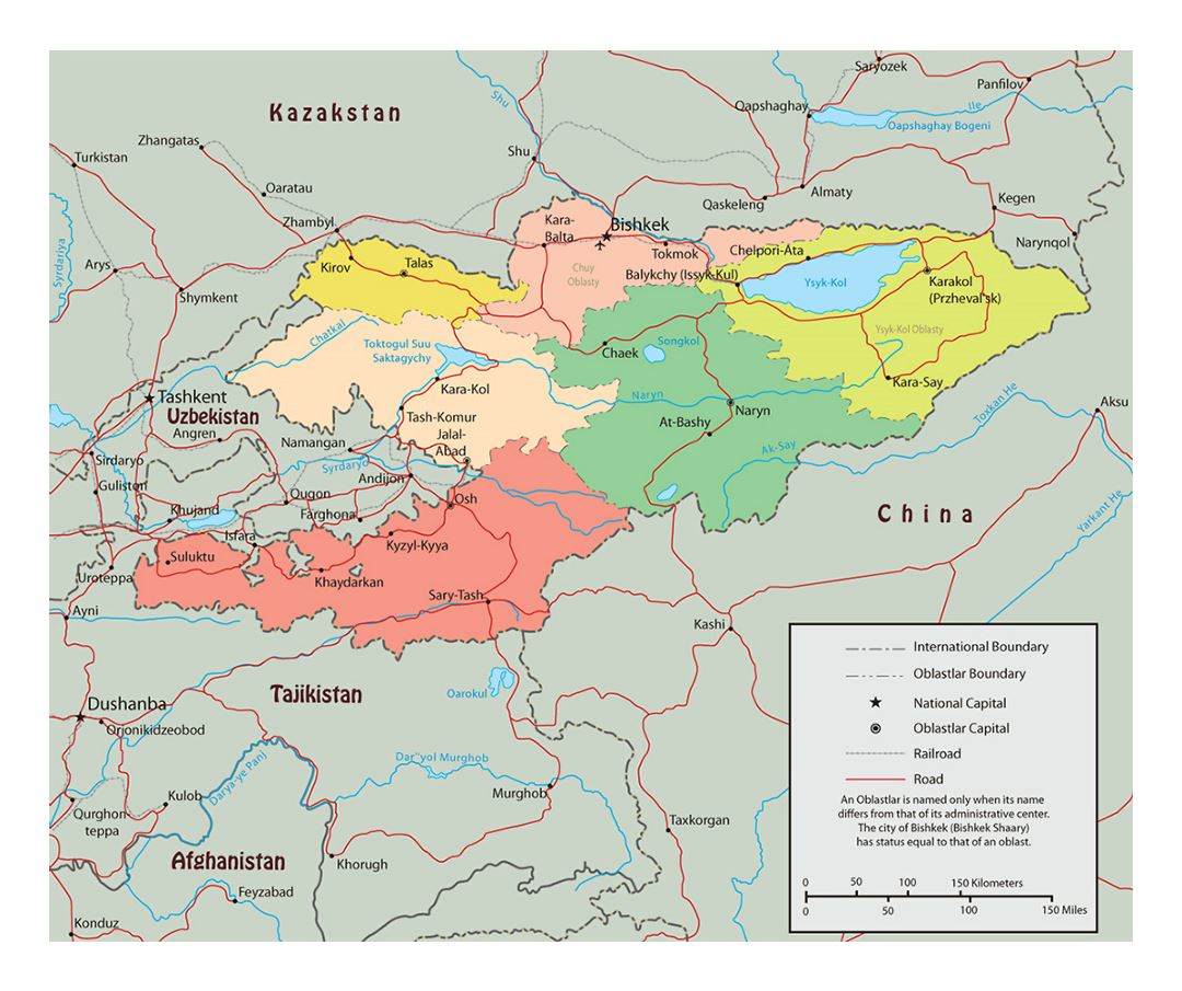 Detallado mapa político y administrativo de Kirguistán con carreteras, ferrocarriles, principales ciudades y aeropuertos