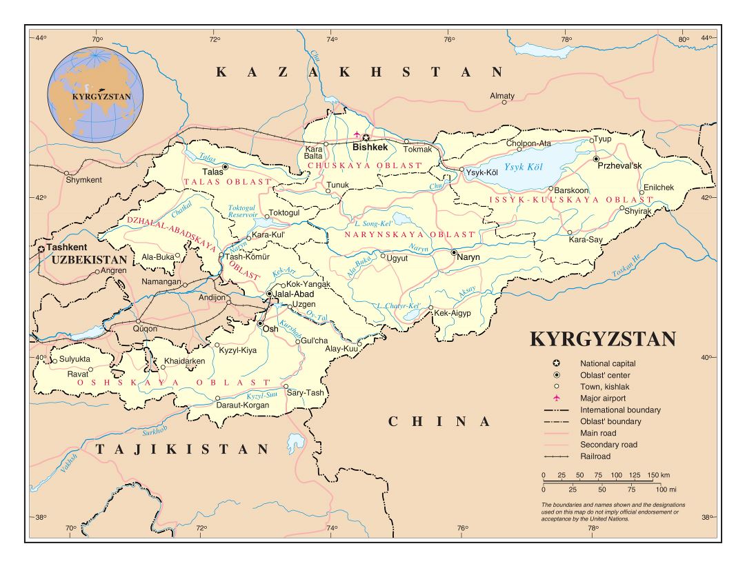 Grande detallado mapa político y administrativo de Kirguistán con carreteras, ferrocarriles, ciudades y aeropuertos