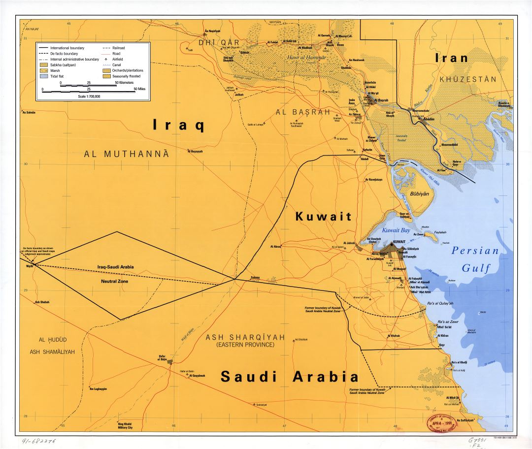 A gran escala detallado mapa de Kuwait con carreteras, ferrocarriles, ciudades, aeropuertos y otras marcas - 1991