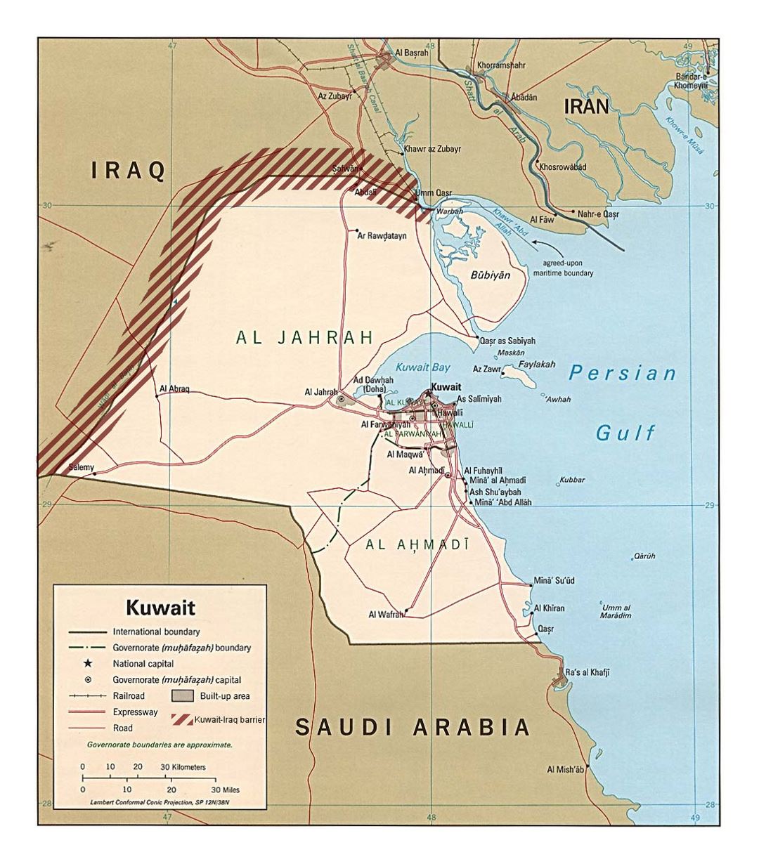 Detallado mapa político de Kuwait con barrera Kuwait-Iraq