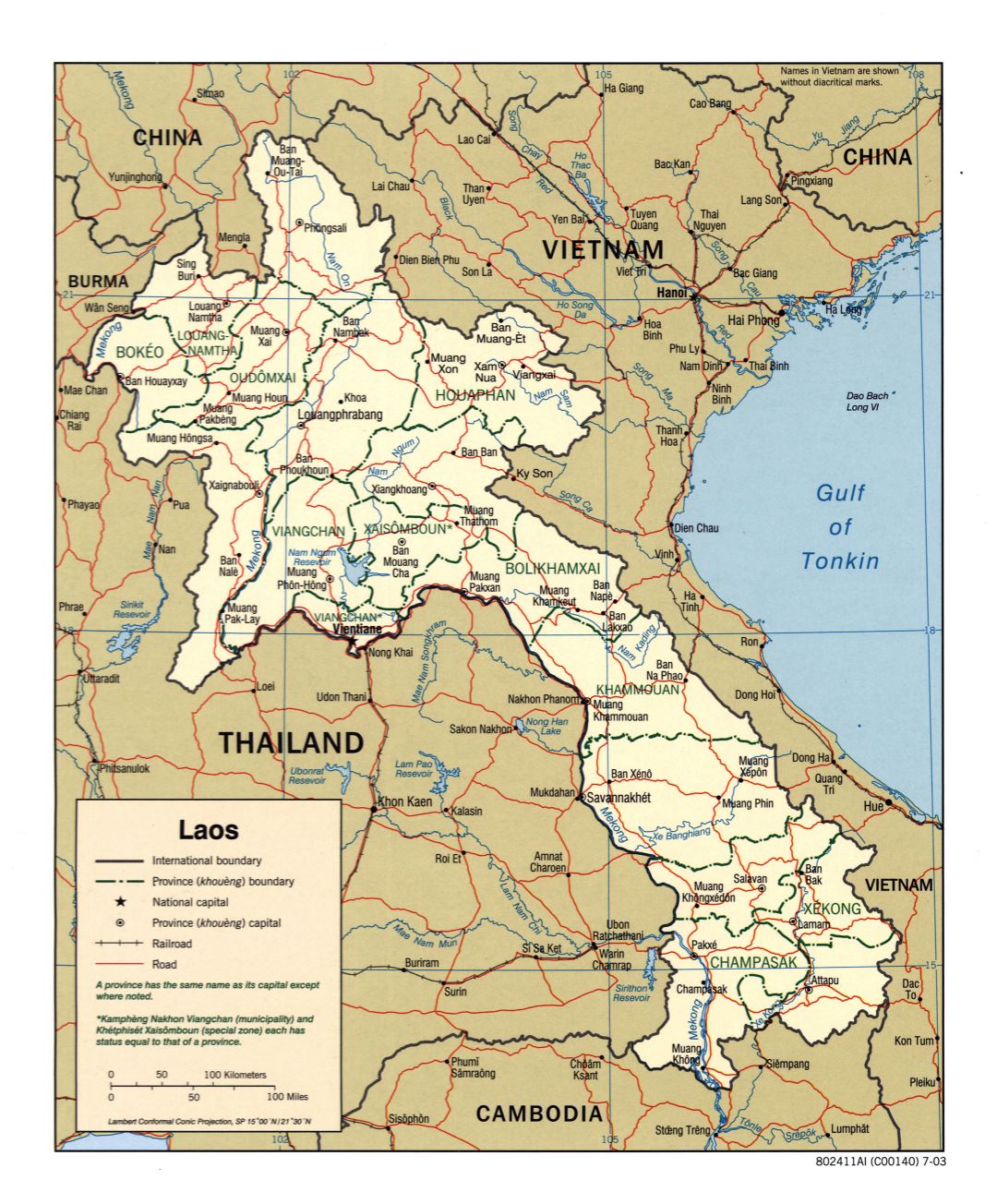 A gran escala mapa político y administrativo de Laos con carreteras, ferrocarriles y principales ciudades - 2003