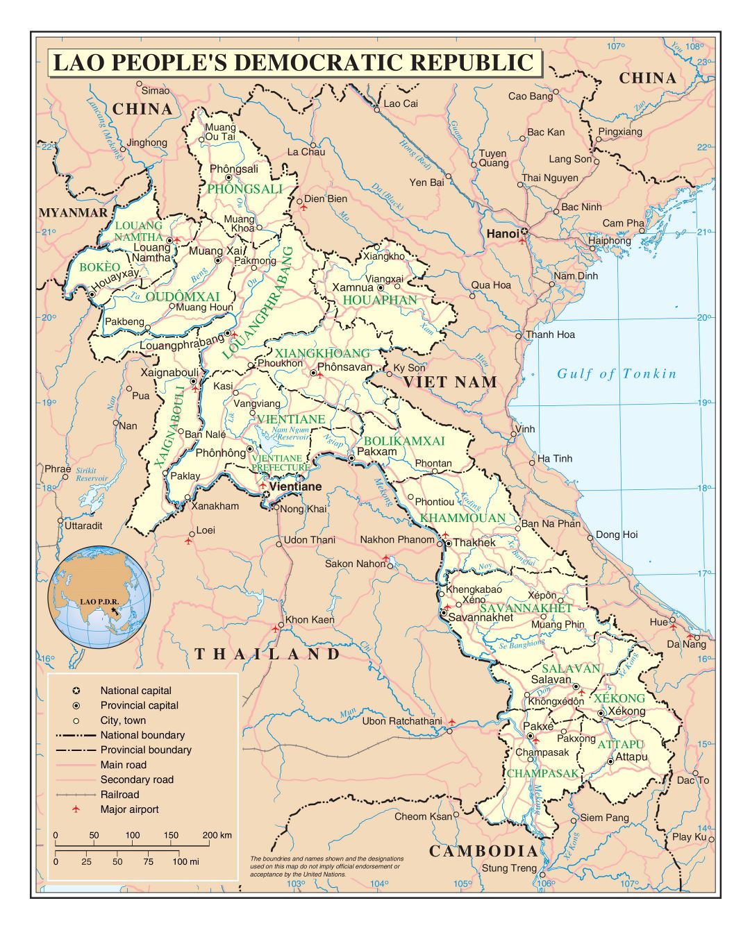 Grande detallado mapa político y administrativo de Laos con carreteras, ferrocarriles, ciudades y aeropuertos