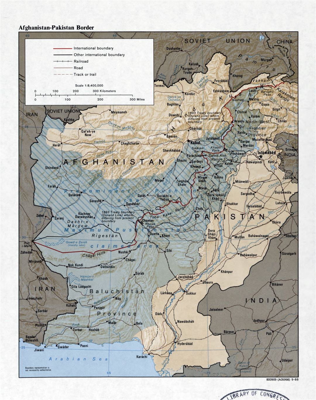 Grande detallado mapa de la frontera entre Afganistán y Pakistán con relieve, carreteras, ferrocarriles y ciudades - 1988