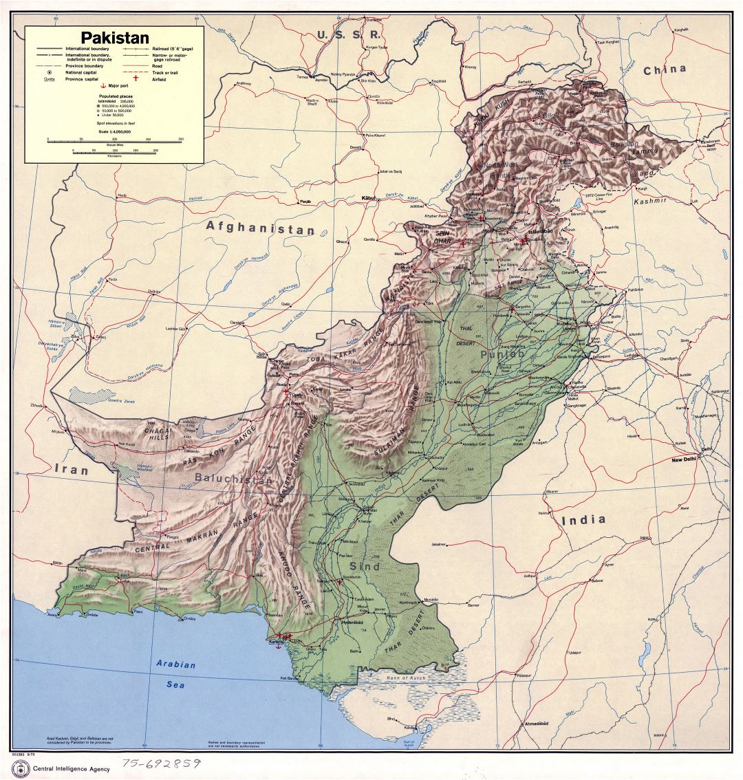 Grande detallado mapa político y administrativo de Pakistán con relieve, carreteras, ferrocarriles, ciudades, puertos y aeropuertos - 1973