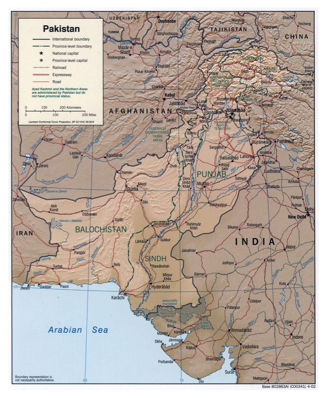 Grande detallado mapa político y administrativo de Pakistán con relieve, carreteras, ferrocarriles y principales ciudades - 2002