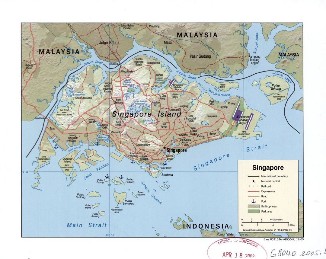 Grande detallado mapa político de Singapur con relieve, carreteras, ferrocarriles, aeropuertos, puertos marítimos y otras marcas - 2005