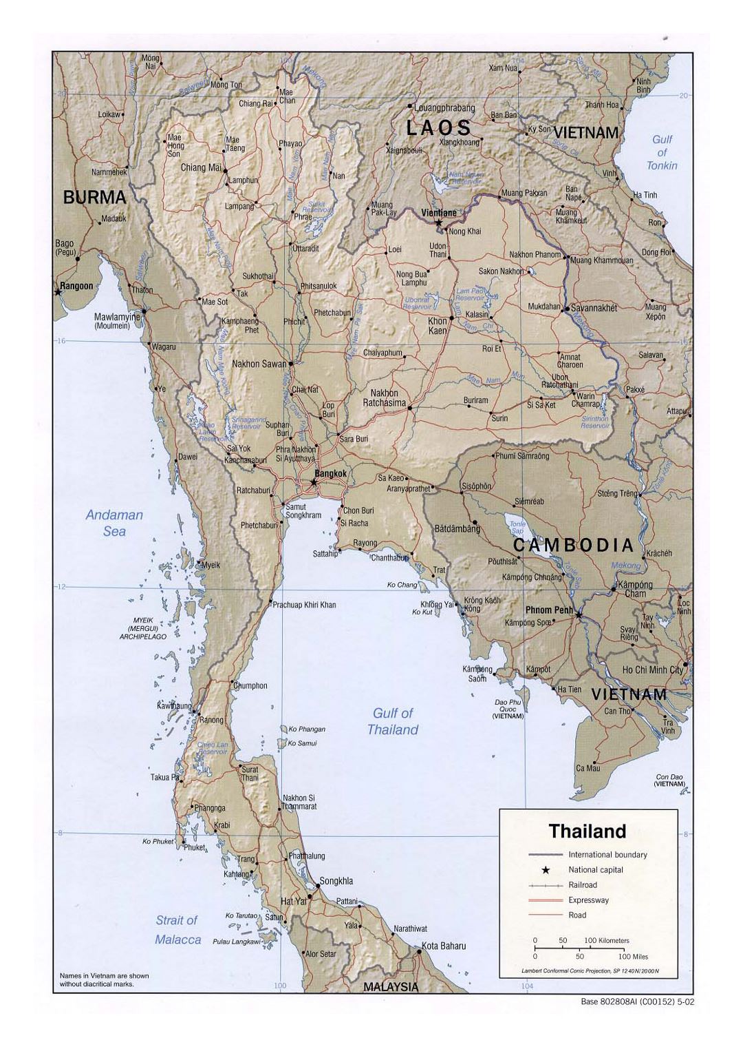 Detallado mapa político de Tailandia con socorro, carreteras, railorads y grandes ciudades - 2002