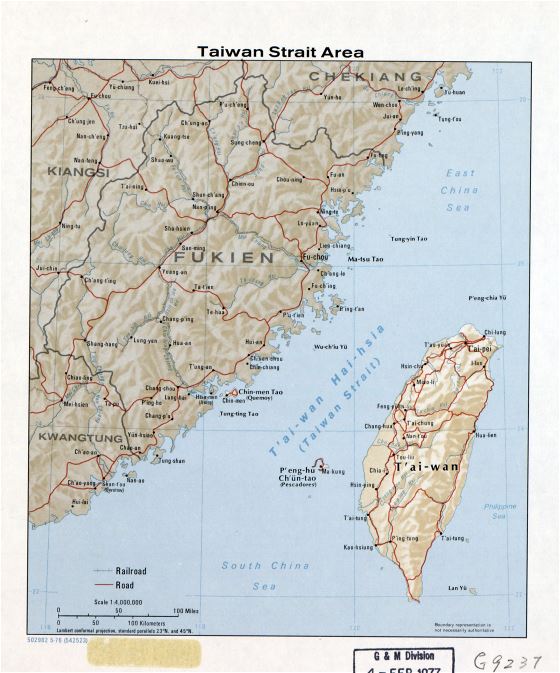 Grande detallado mapa del Área del Estrecho de Taiwán con relieve, carreteras, ferrocarriles y principales ciudades - 1976