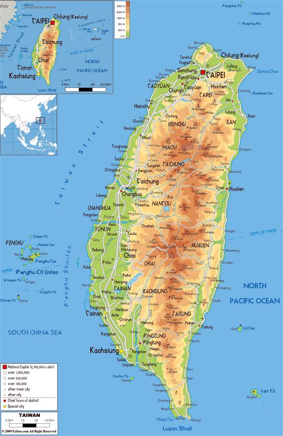 Grande mapa físico de Taiwán con carreteras, ciudades y aeropuertos