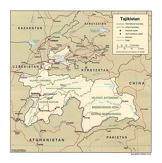 Detallado mapa político y administrativo de Tayikistán con carreteras, ferrocarriles y principales ciudades - 1995