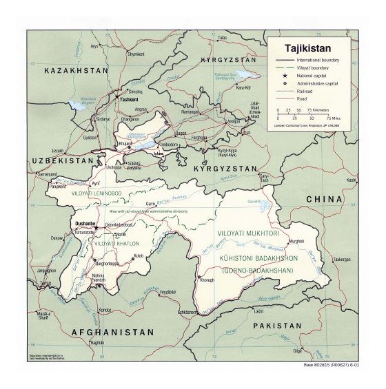 Detallado mapa político y administrativo de Tayikistán con carreteras, ferrocarriles y principales ciudades - 2001