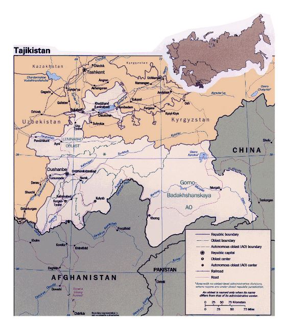 Detallado mapa político y administrativo de Tayikistán con carreteras, ferrocarriles y principales ciudades