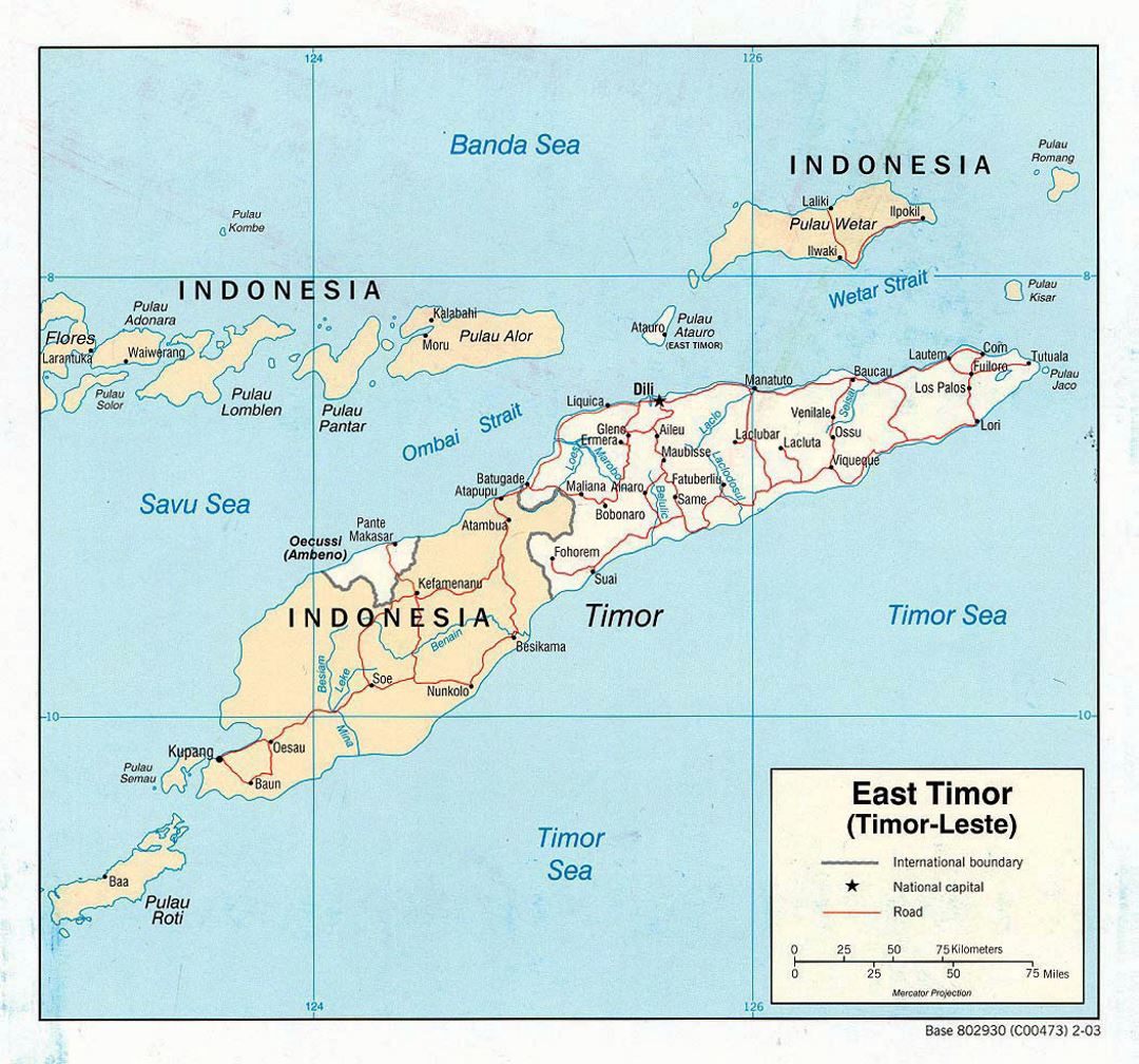 Detallado mapa político de Timor Oriental con carreteras y principales ciudades - 2003