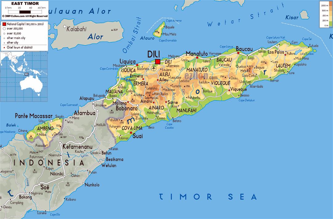 Grande mapa físico de Timor Oriental con carreteras, ciudades y aeropuertos