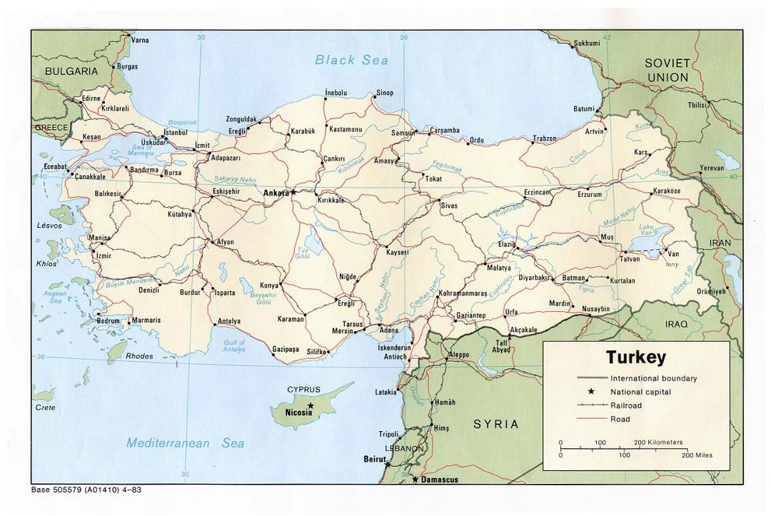 Detallado mapa político de Turquía con carreteras, ferrocarriles y principales ciudades - 1983