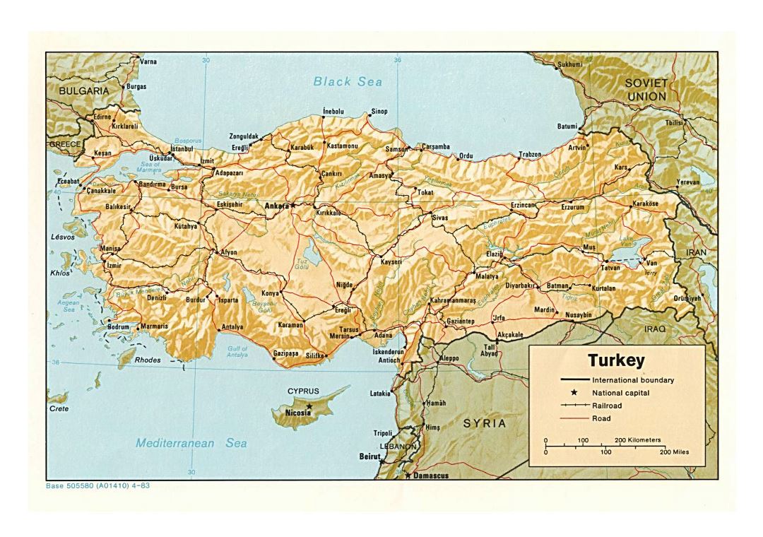 Detallado mapa político de Turquía con relieve, carreteras, ferrocarriles y principales ciudades - 1983