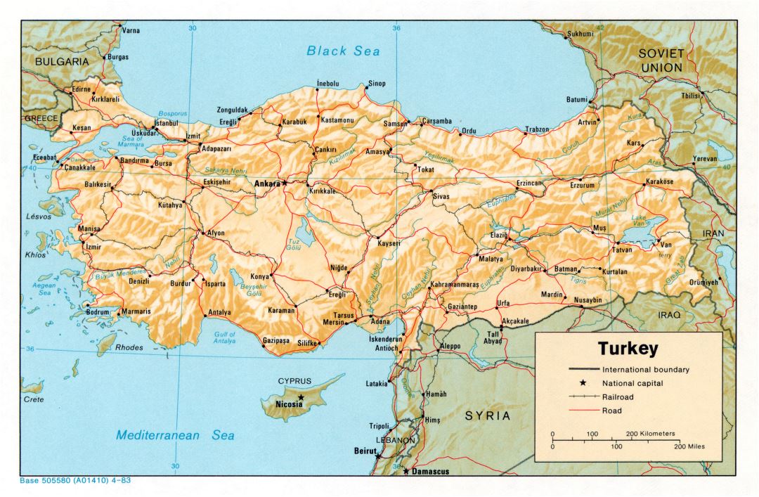 Grande detallado mapa político de Turquía con relieve, carreteras, ferrocarriles y principales ciudades - 1983