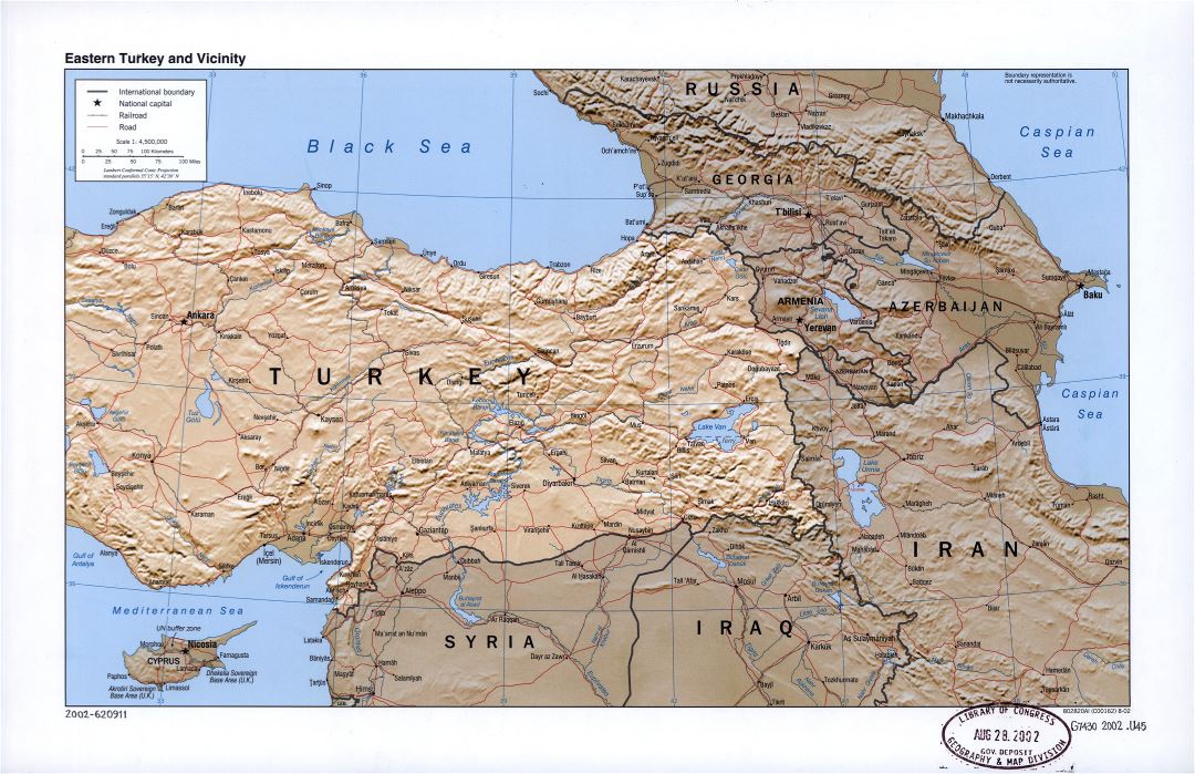 Grande detallado mapa político de Turquía oriental y sus alrededores con socorro, carreteras, ferrocarriles y ciudades - 2002
