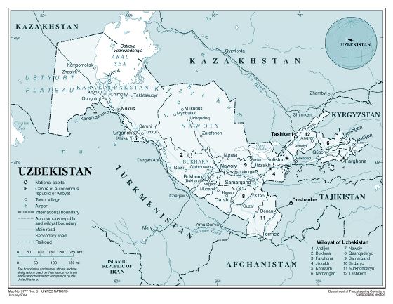 Grande detallado mapa político y administrativo de Uzbekistán con carreteras, ferrocarriles, principales ciudades y aeropuertos