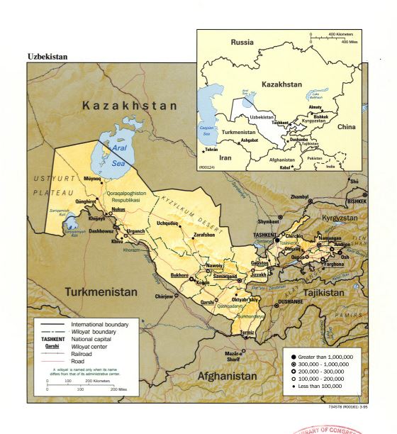 Grande detallado mapa político y administrativo de Uzbekistán con relieve, carreteras, ferrocarriles y principales ciudades - 1995