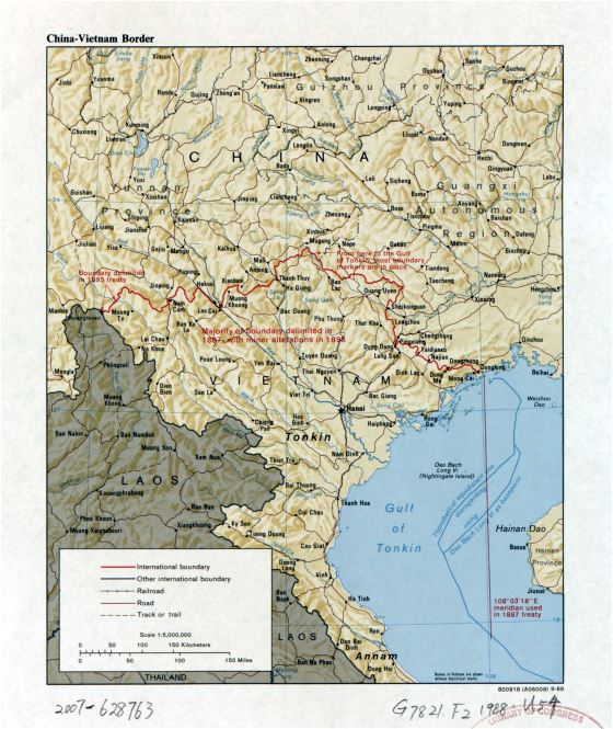 Grande detallado mapa de la frontera entre China y Vietnam con relieve, carreteras, ferrocarriles y principales ciudades - 1988