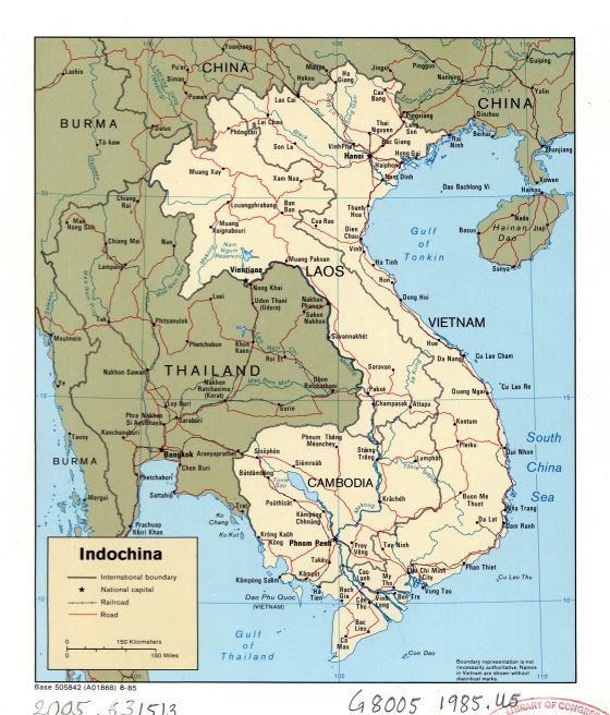 Grande detallado mapa político de Indochina con carreteras, ferrocarriles y principales ciudades - 1985