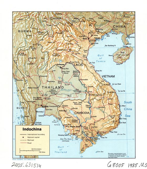 Grande detallado mapa político de Indochina con relieve, carreteras, ferrocarriles y principales ciudades - 1985