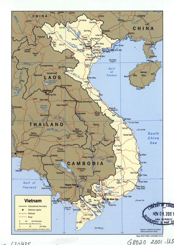 Grande detallado mapa político de Vietnam con carreteras, ferrocarriles y principales ciudades - 2001