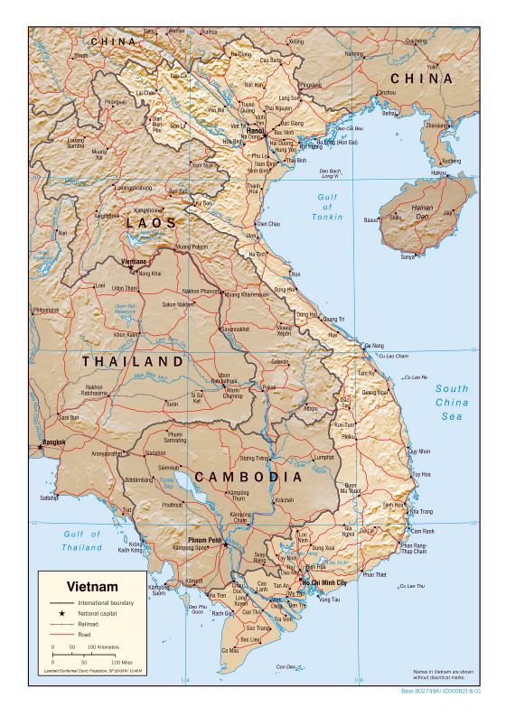 Grande mapa político de Vietnam con relieve, carreteras, ferrocarriles y principales ciudades - 2001