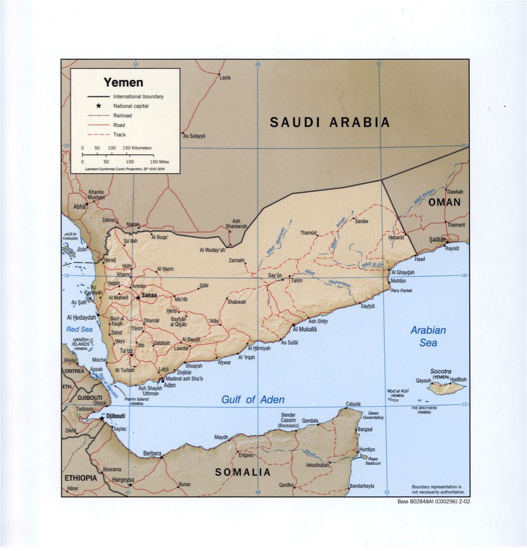 Grande detallado mapa político de Yemen con socorro, carreteras, ferrocarriles y principales ciudades - 2002