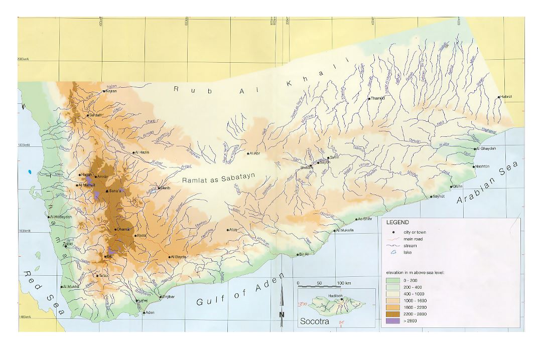 Grande mapa de elevación de Yemen con otras marcas