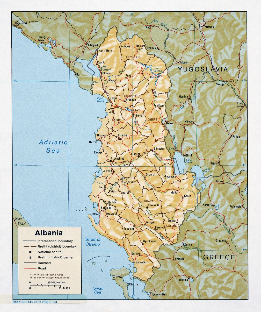 Mapa grande detallada política y administrativa de Albania con alivio, las carreteras y las principales ciudades - 1984