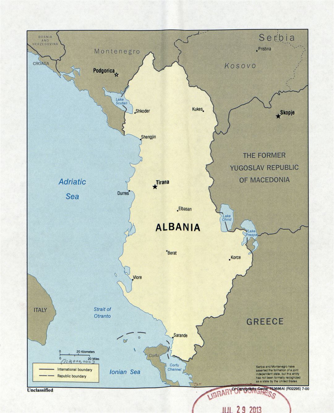 Mapa grande político detalle de Albania con marcas de capital y las principales ciudades - 2000