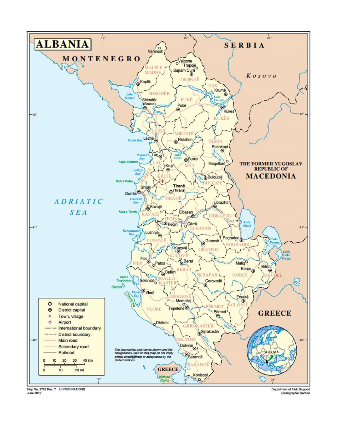 Mapa político y administrativo de Albania con las carreteras, las principales ciudades y aeropuertos