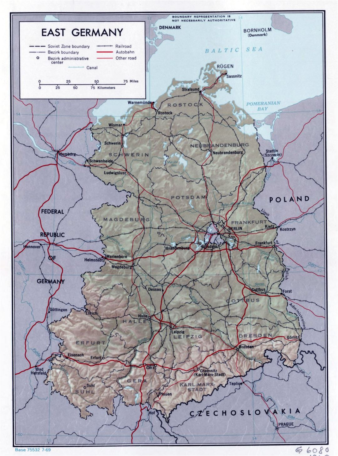 Mapa político y administrativo grande de Alemania del Este con alivio, carreteras, vías férreas y las principales ciudades - 1969