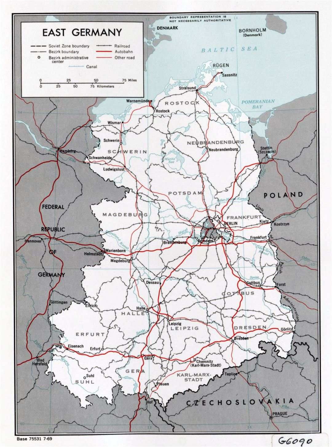 Mapa político y administrativo grande de Alemania del Este con carreteras, ferrocarriles y las principales ciudades - 1969