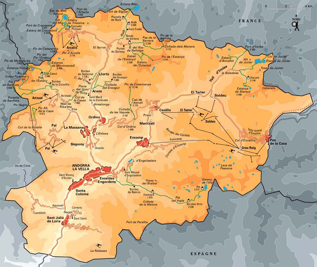 Mapa de elevación grande de Andorra con carreteras y todas las ciudades