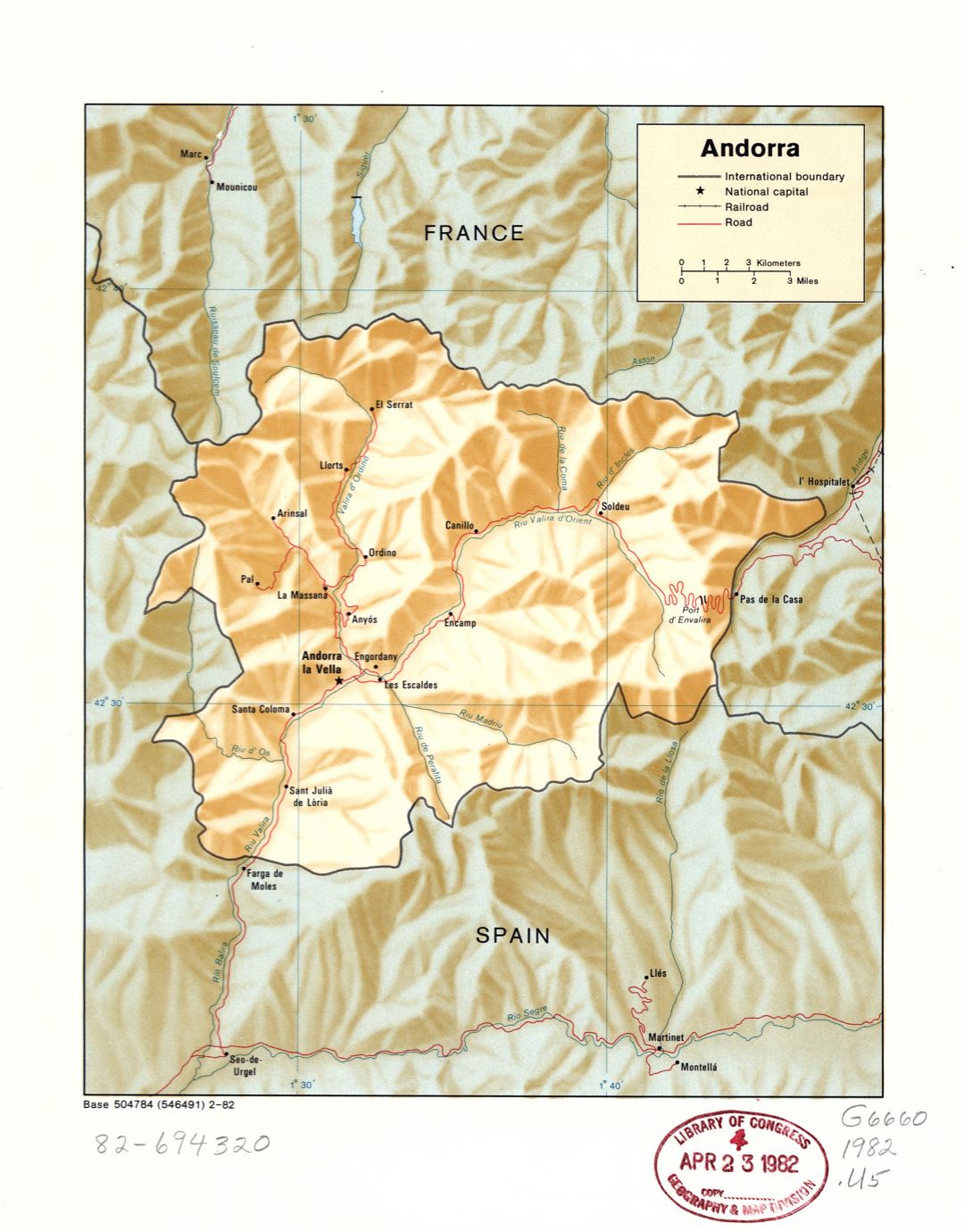 Mapa grande detalle política de Andorra con alivio, marcas de ciudades grandes, carreteras y ferrocarriles - 1982