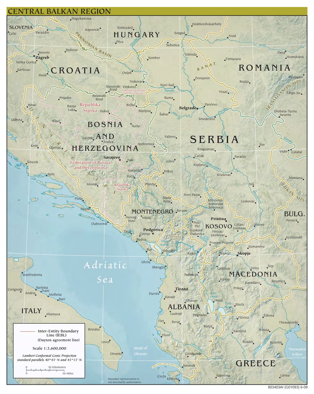 Mapa a gran escala política de la región central de los Balcanes con alivio, las carreteras principales y las principales ciudades - 2009
