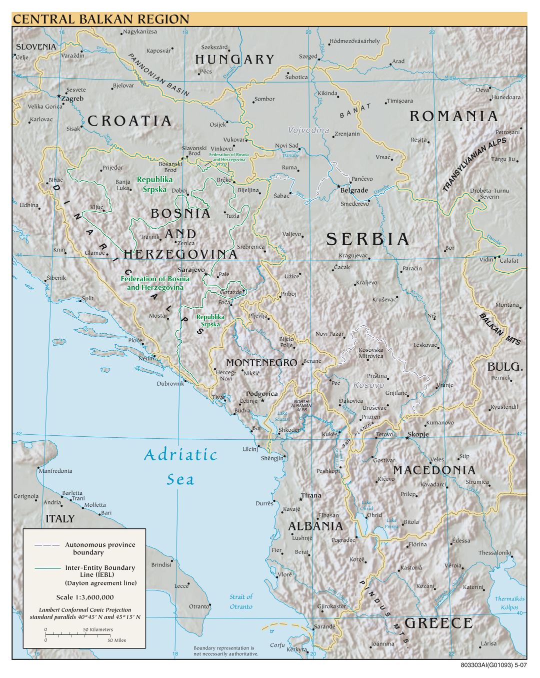 Mapa a gran escala política de la región central de los Balcanes con alivio y las principales ciudades - 2007