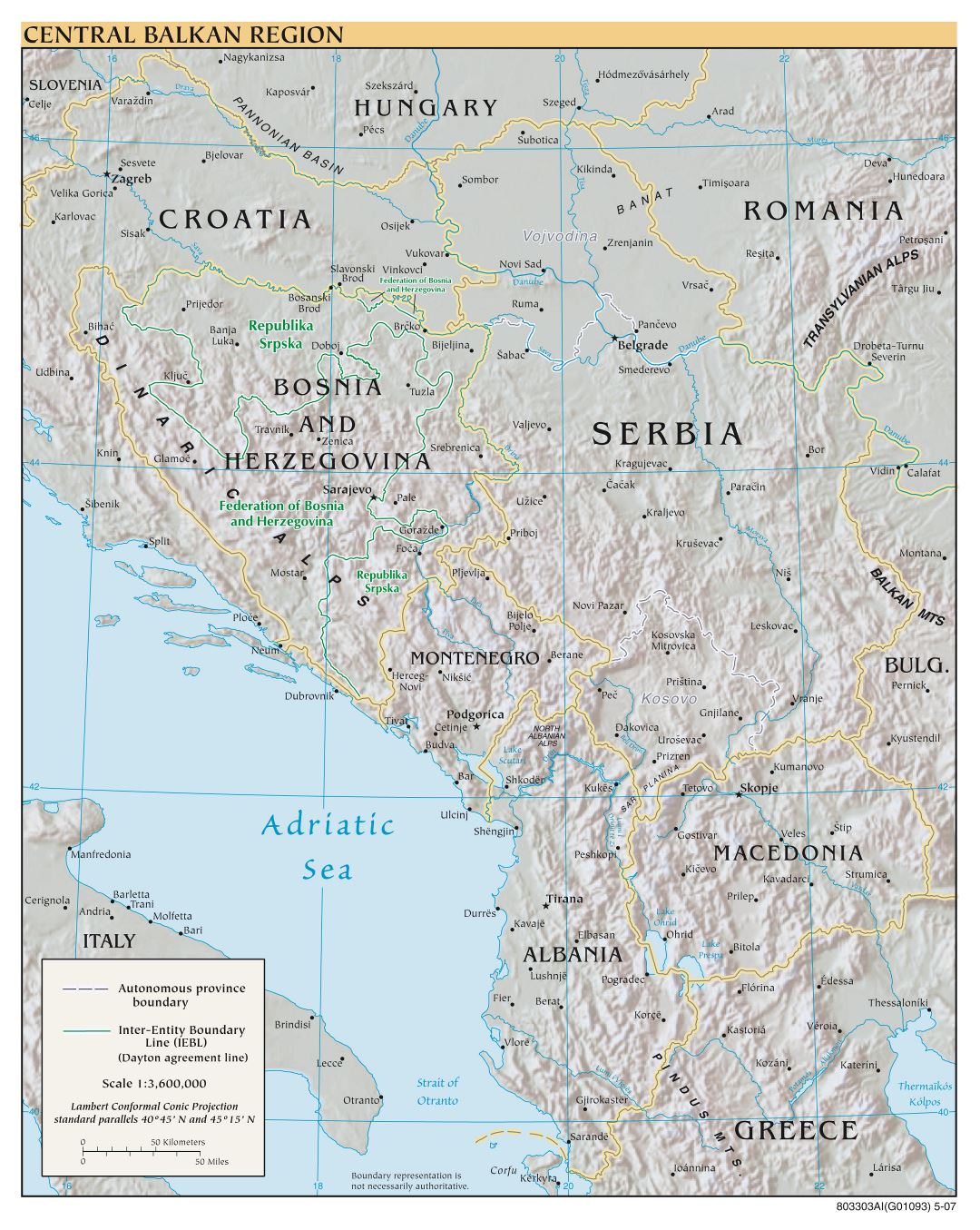 Mapa a gran escala política de la región central de los Balcanes con alivio y las principales ciudades - 2007