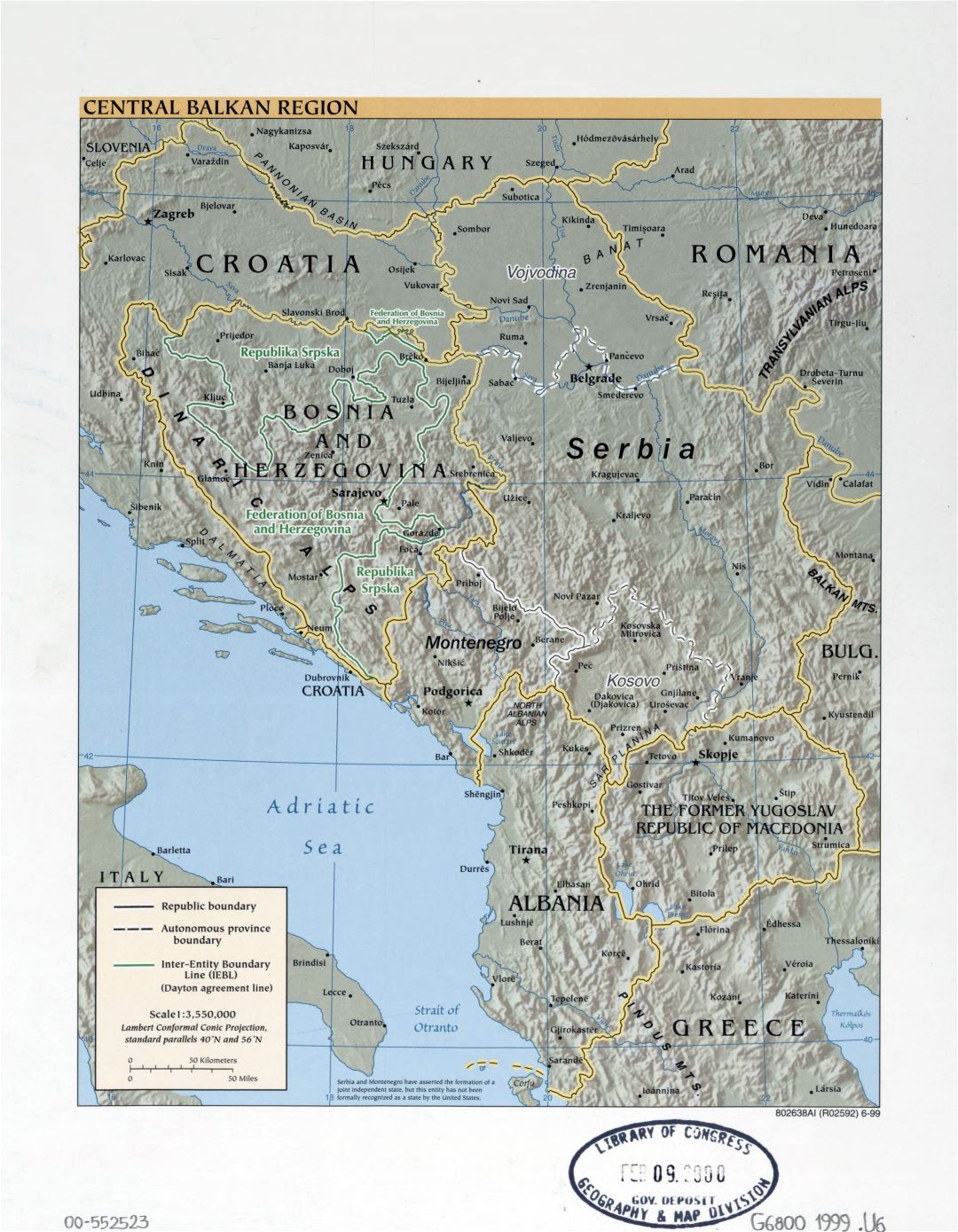 Mapa grande política detallada de la Región Central de los Balcanes con alivio, marcas de capitales, grandes ciudades y nombres de los estados - 1999