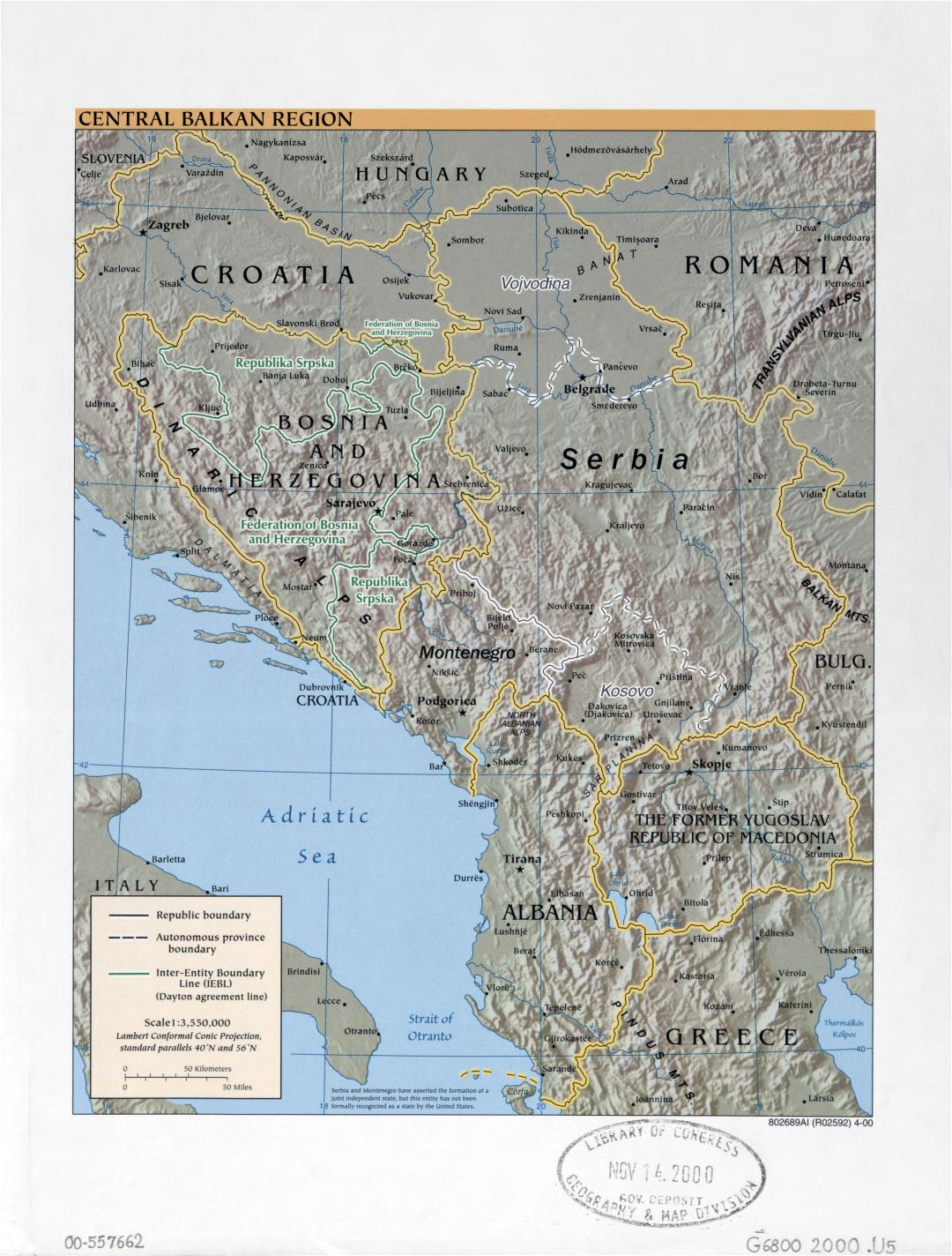 Mapa grande política detallada de la Región Central de los Balcanes con alivio, marcas de capitales, grandes ciudades y nombres de los estados - 2000