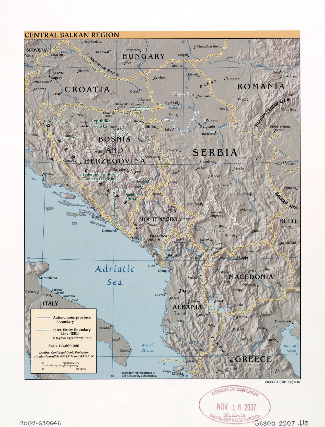 Mapa grande política detallada de la Región Central de los Balcanes con alivio, marcas de capitales, grandes ciudades y nombres de los estados - 2007