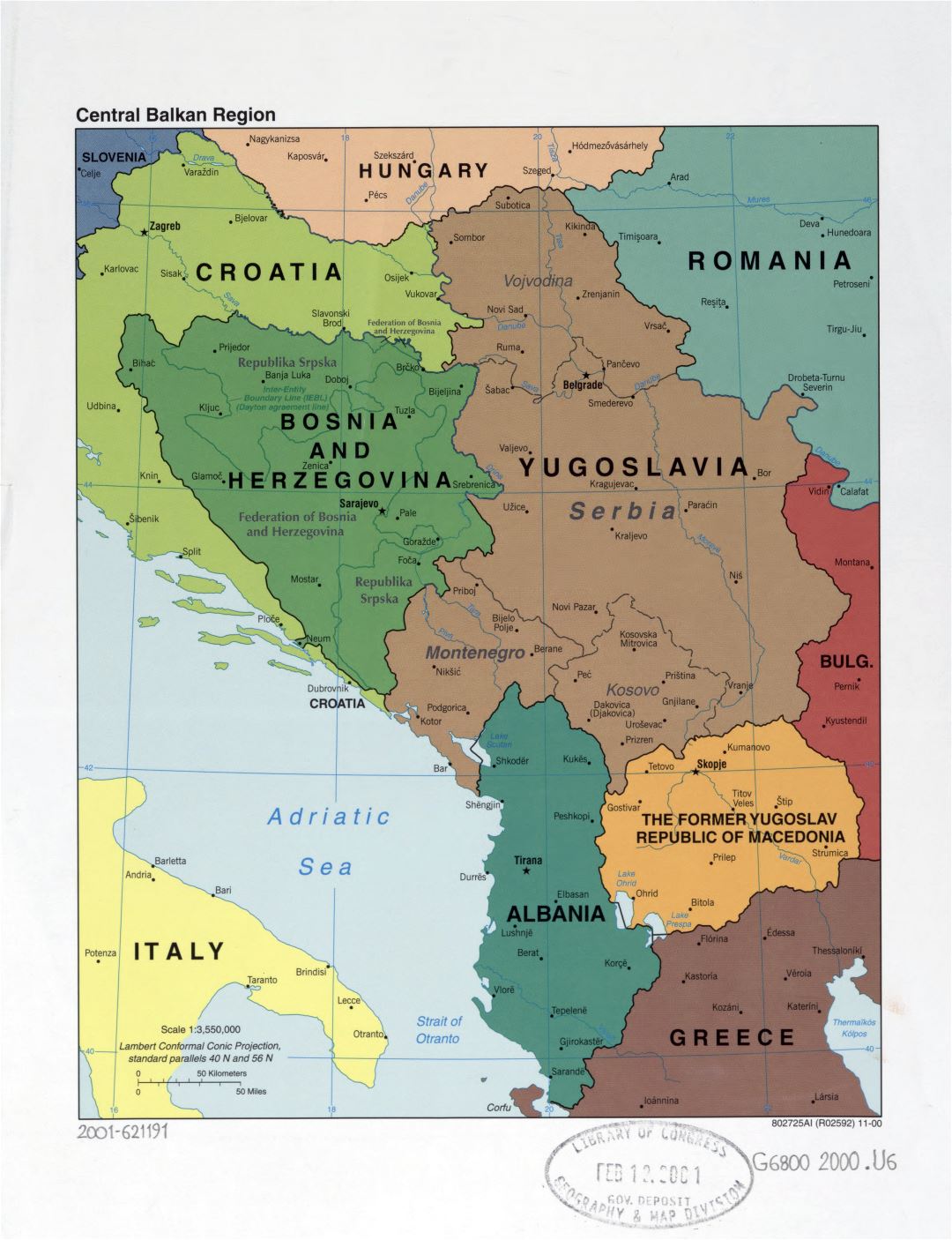 Mapa grande política detallada de la Región Central de los Balcanes con marcas de capitales, grandes ciudades y nombres de los estados - 2000